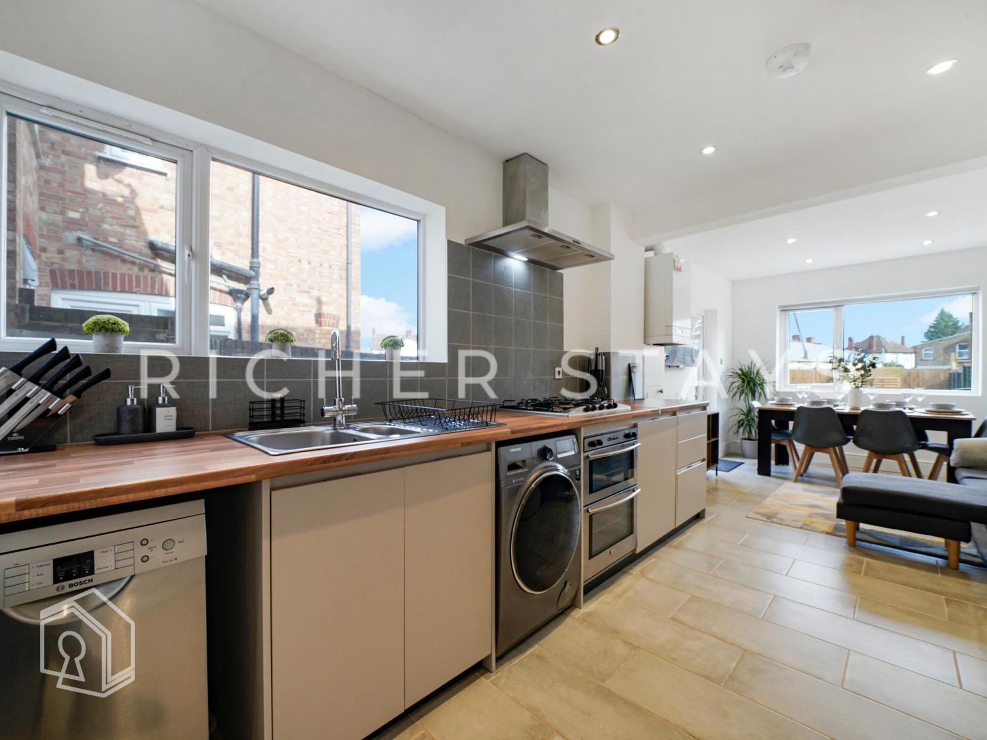 Watford Large 5Br Home - Contractors & Families المظهر الخارجي الصورة