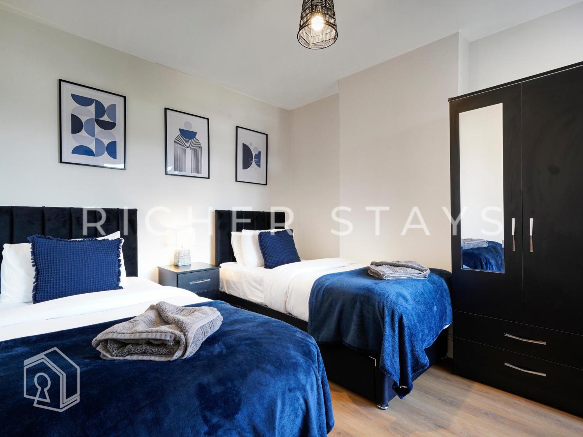 Watford Large 5Br Home - Contractors & Families المظهر الخارجي الصورة